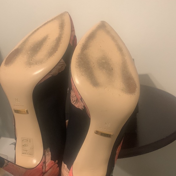 Stunning pre-loved floral Gucci heels! - Picture 4 of 5